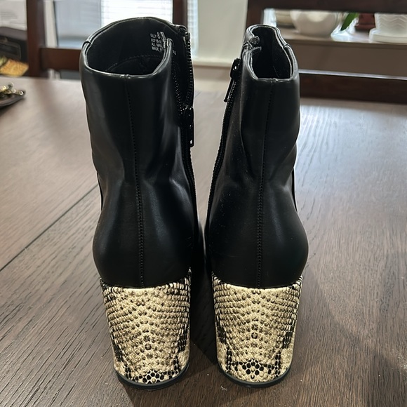 Andrew Geller Ankle boots faux snakeskin high heel Gilly Size 8M - Picture 3 of 4